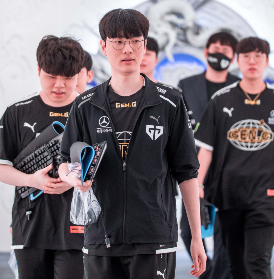 开云体育app-TES碾压GEN，Peanut团战一打五宿命之战八强赛，留下经典瞬间